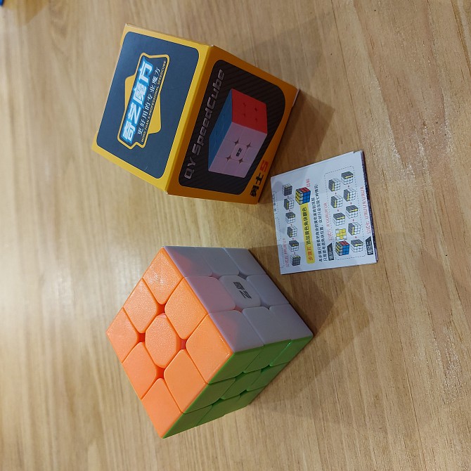 Профессиональный Кубик Рубика 3 на 3 "Qiyi Cube" в цветном пластике. - изображение 1