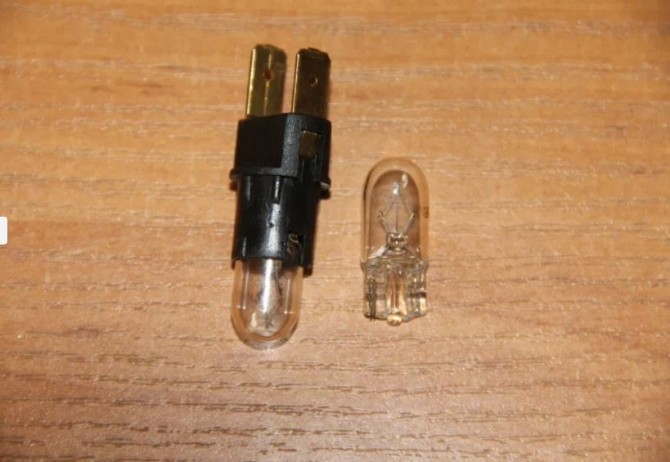 Лампа автомобильная бесцокольная со штекером 12V/5W (2шт) - изображение 1